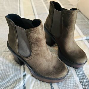Soda - Chunky Chelsea boots